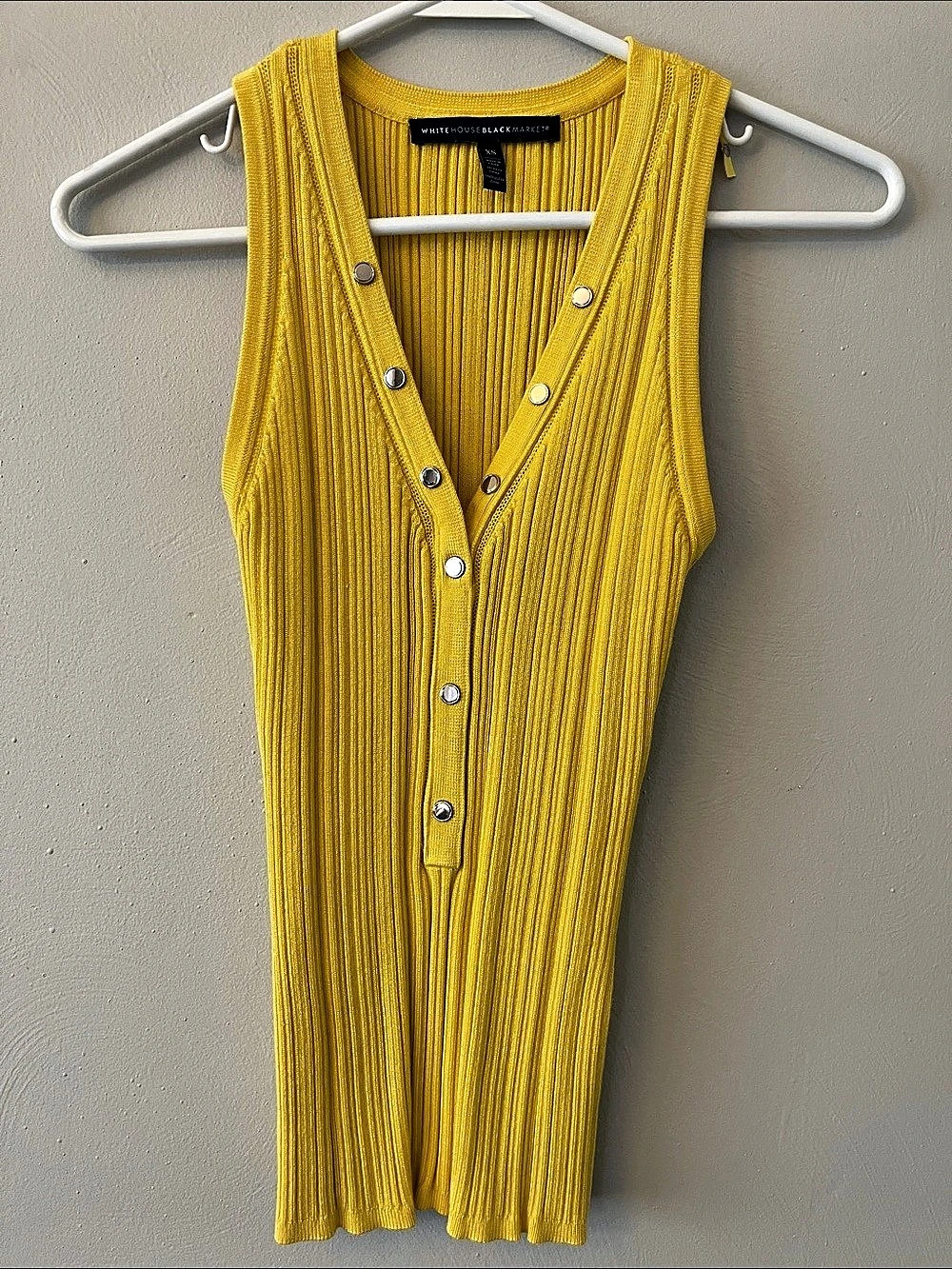 White House Black Market Ribbed Button-Front Tank in Yellow Size XS Like New